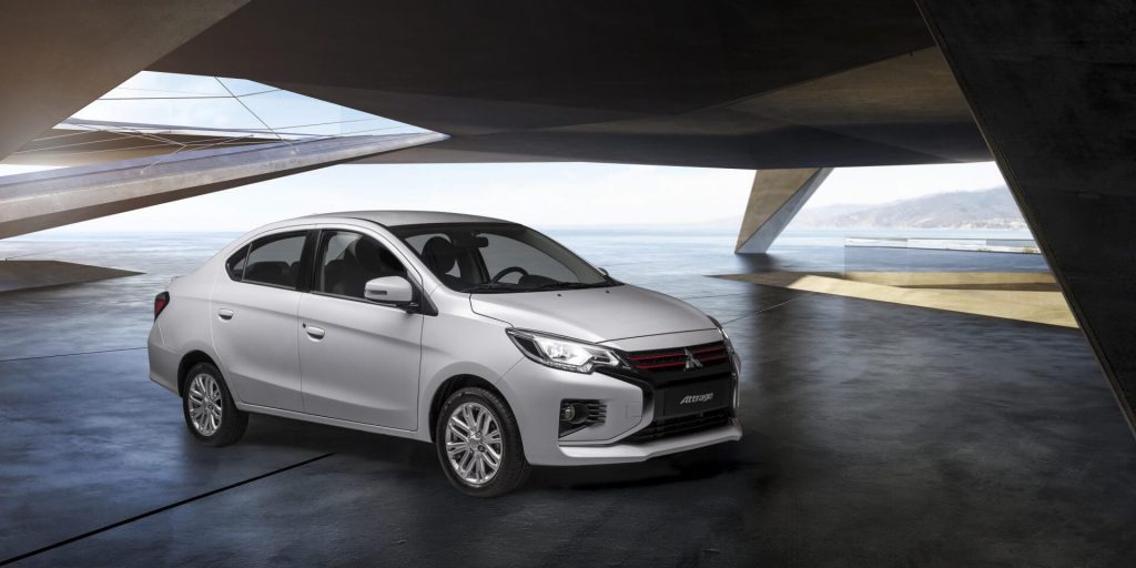 Mitsubishi Attrage màu trắng