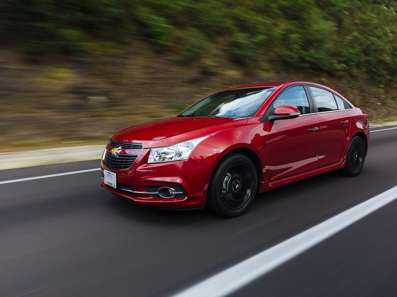 Chevrolet Cruze màu đỏ Chevrolet Cruze màu đỏ