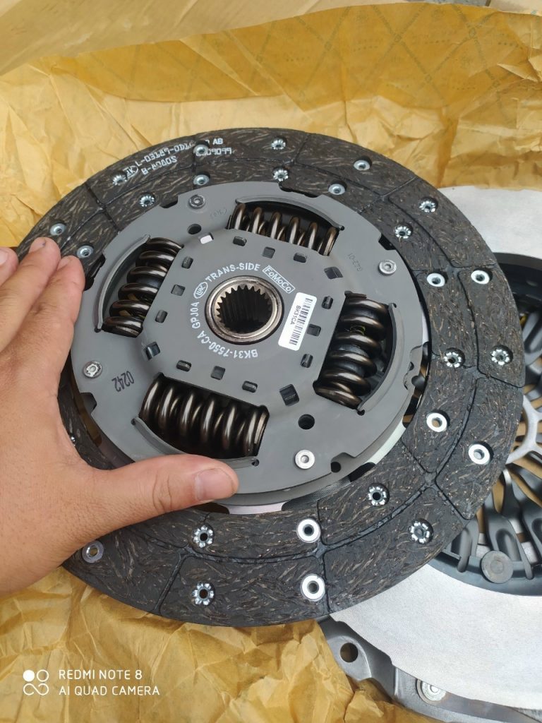 Ký tự khắc trên phụ tùng ô tô chính hãng luôn sắc nét mịn đẹp