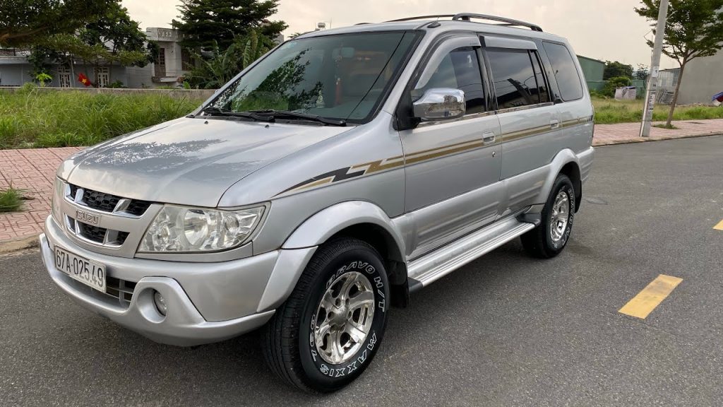 ô tô Isuzu Hi Lander bạc ô tô Isuzu Hi Lander bạc