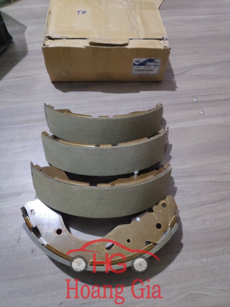 bố thắng sau ford ranger